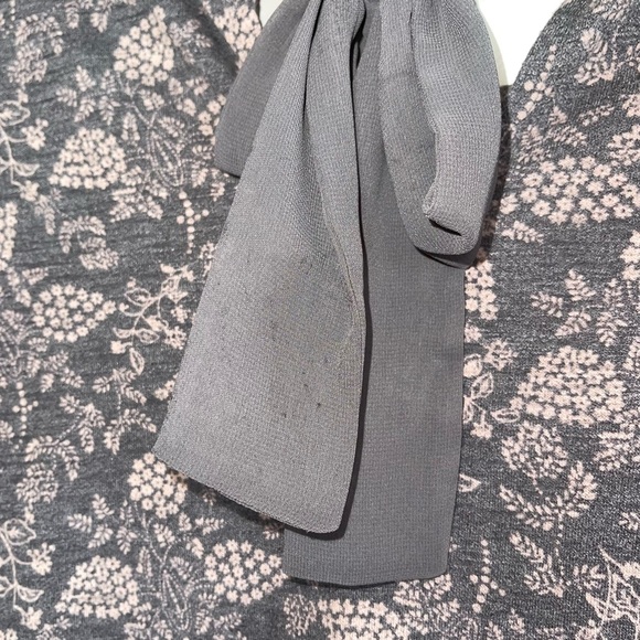 LC Lauren Conrad Gray & Pink Floral Print Lace Trim Tie Back Top Medium Women’s - Picture 7 of 13